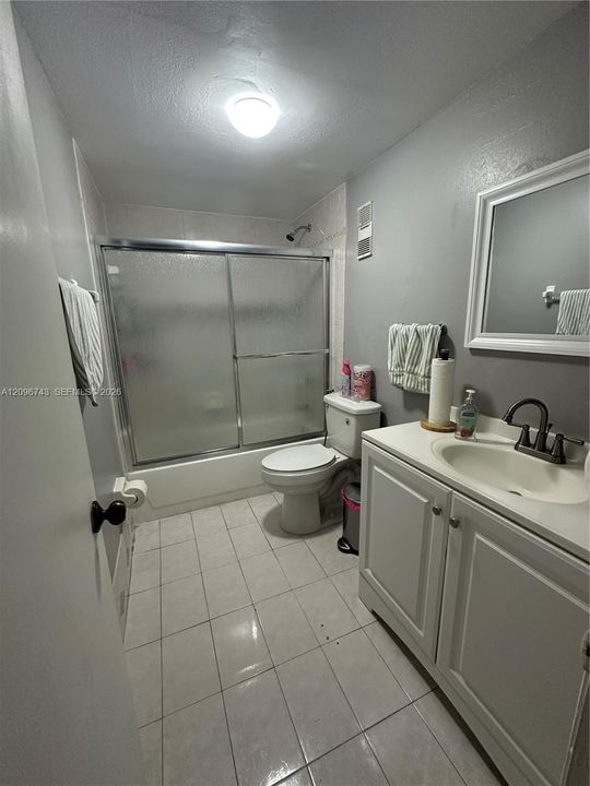 En Venta: $228,000 (2 camas, 2 baños, 960 Pies cuadrados)