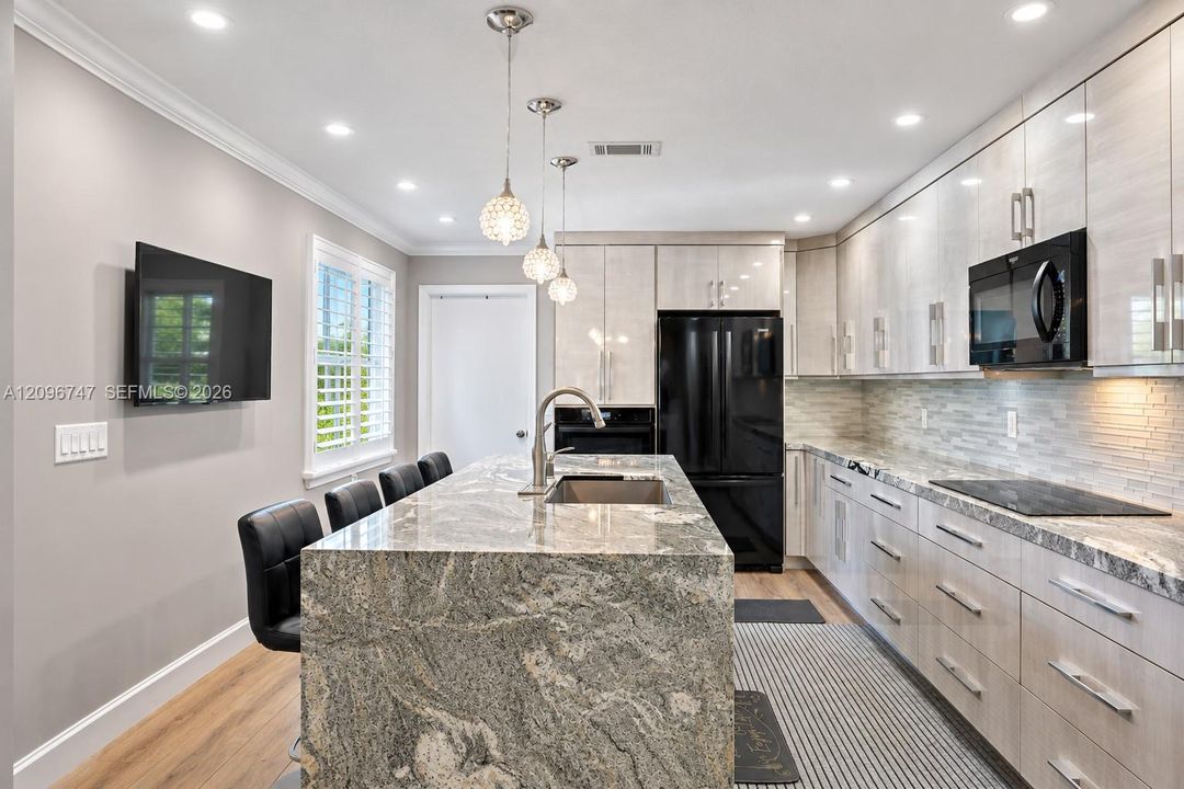 For Sale: $585,000 (3 beds, 3 baths, 2183 Square Feet)