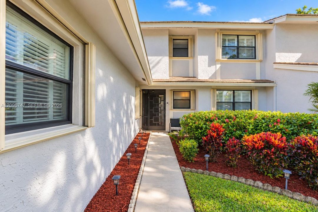 For Sale: $585,000 (3 beds, 3 baths, 2183 Square Feet)