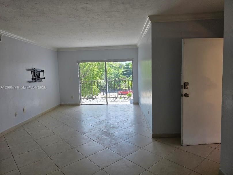 For Rent: $2,200 (2 beds, 2 baths, 852 Square Feet)