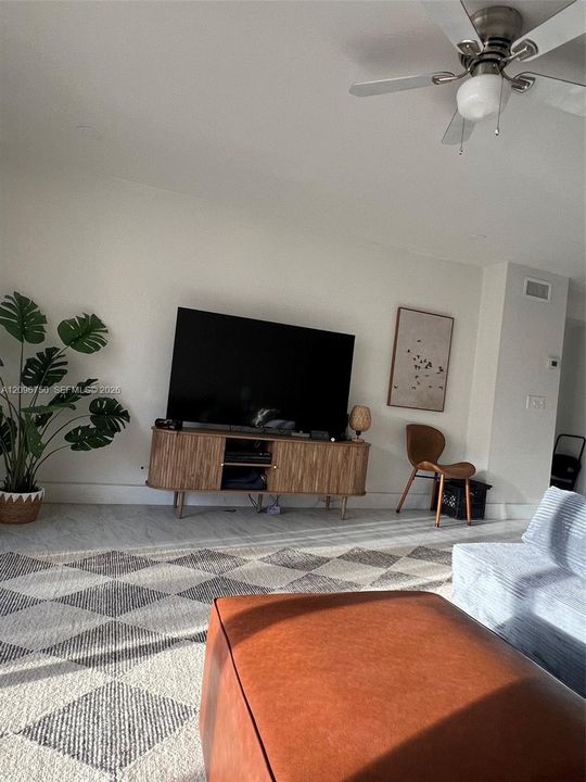 For Rent: $1,650 (1 beds, 1 baths, 785 Square Feet)