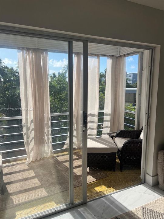 For Rent: $1,650 (1 beds, 1 baths, 785 Square Feet)