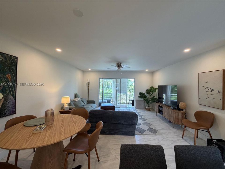 For Rent: $1,650 (1 beds, 1 baths, 785 Square Feet)
