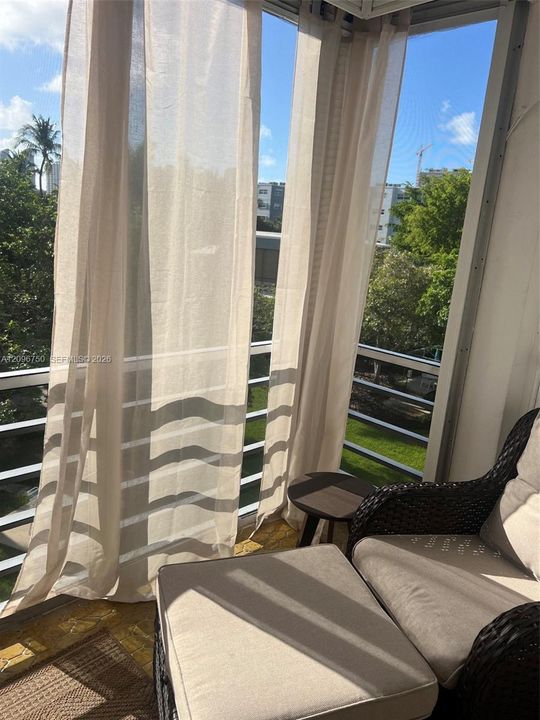 For Rent: $1,650 (1 beds, 1 baths, 785 Square Feet)