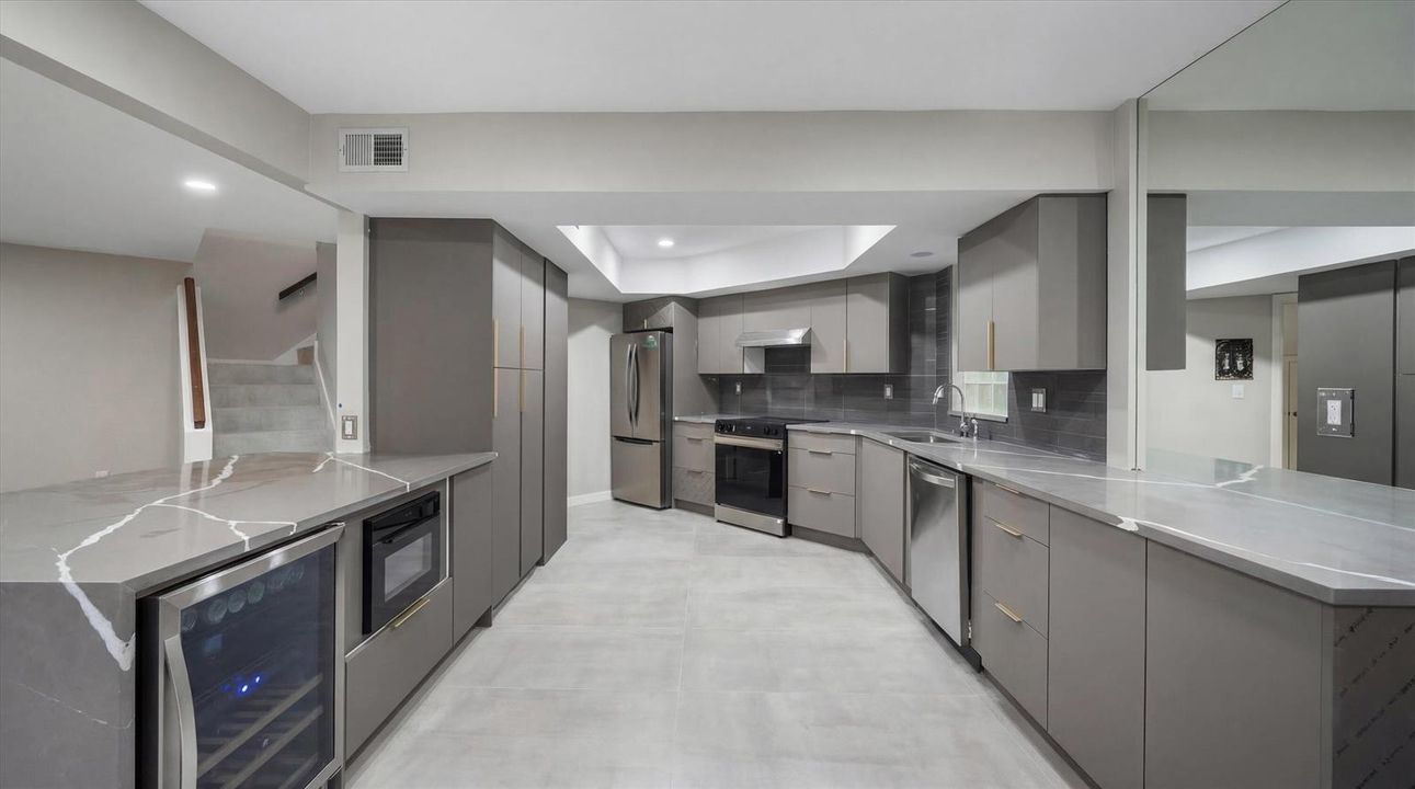 07-4348 Hazel Ave unit b