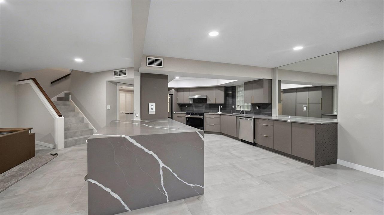06-4348 Hazel Ave unit b