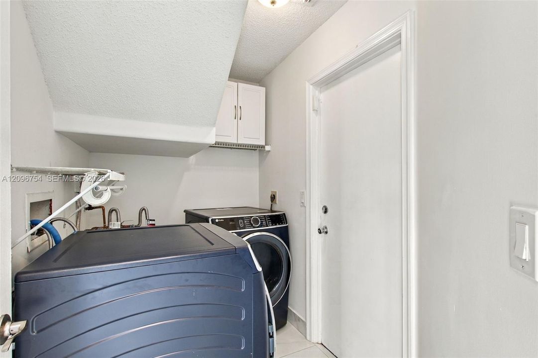 En Venta: $720,000 (4 camas, 2 baños, 1692 Pies cuadrados)