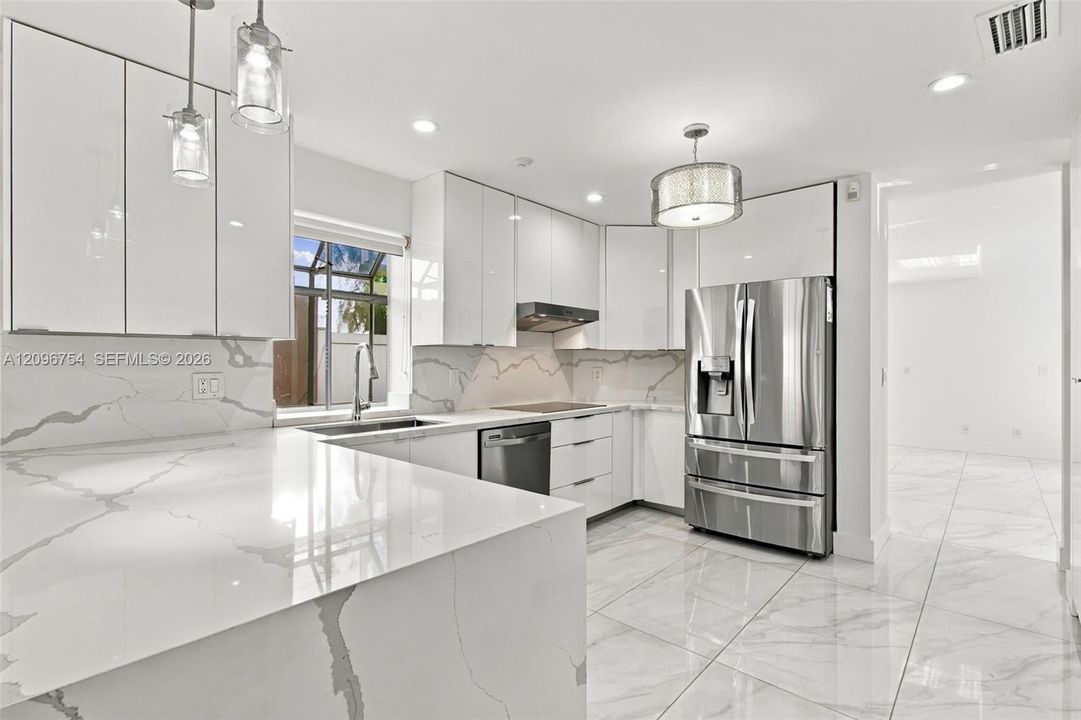 En Venta: $720,000 (4 camas, 2 baños, 1692 Pies cuadrados)