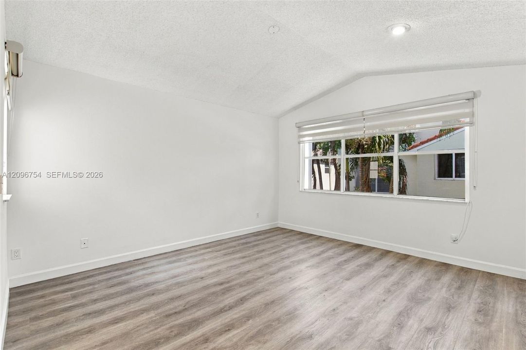 En Venta: $720,000 (4 camas, 2 baños, 1692 Pies cuadrados)