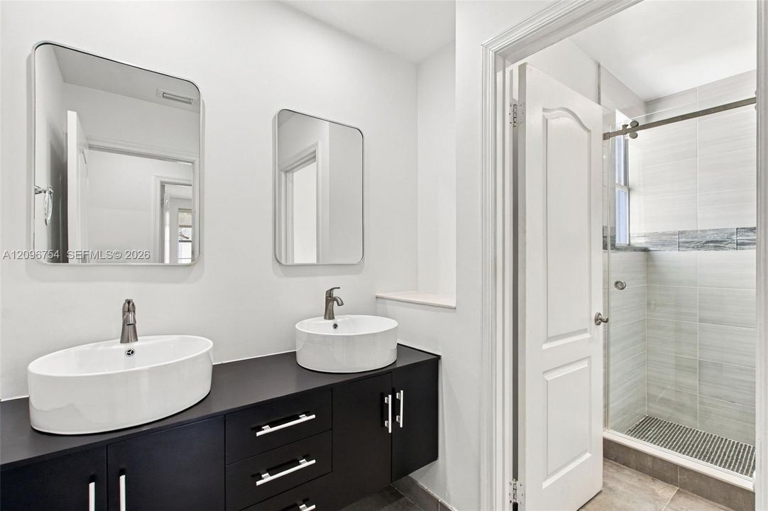En Venta: $720,000 (4 camas, 2 baños, 1692 Pies cuadrados)