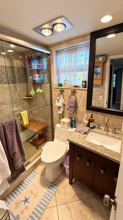 For Sale: $199,000 (1 beds, 1 baths, 637 Square Feet)