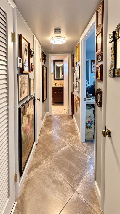 For Sale: $199,000 (1 beds, 1 baths, 637 Square Feet)