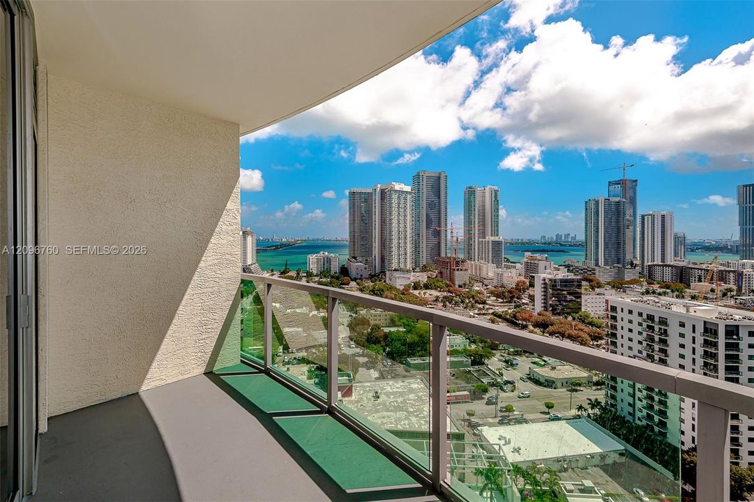 For Rent: $3,970 (1 beds, 1 baths, 861 Square Feet)