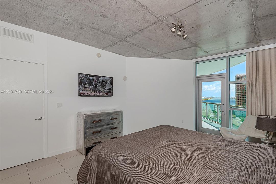 For Rent: $3,970 (1 beds, 1 baths, 861 Square Feet)
