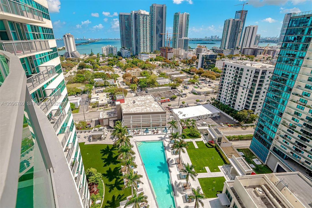 For Rent: $3,970 (1 beds, 1 baths, 861 Square Feet)