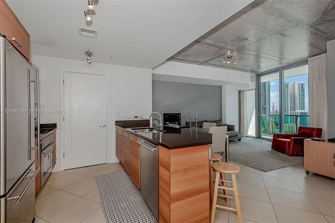 For Rent: $3,970 (1 beds, 1 baths, 861 Square Feet)