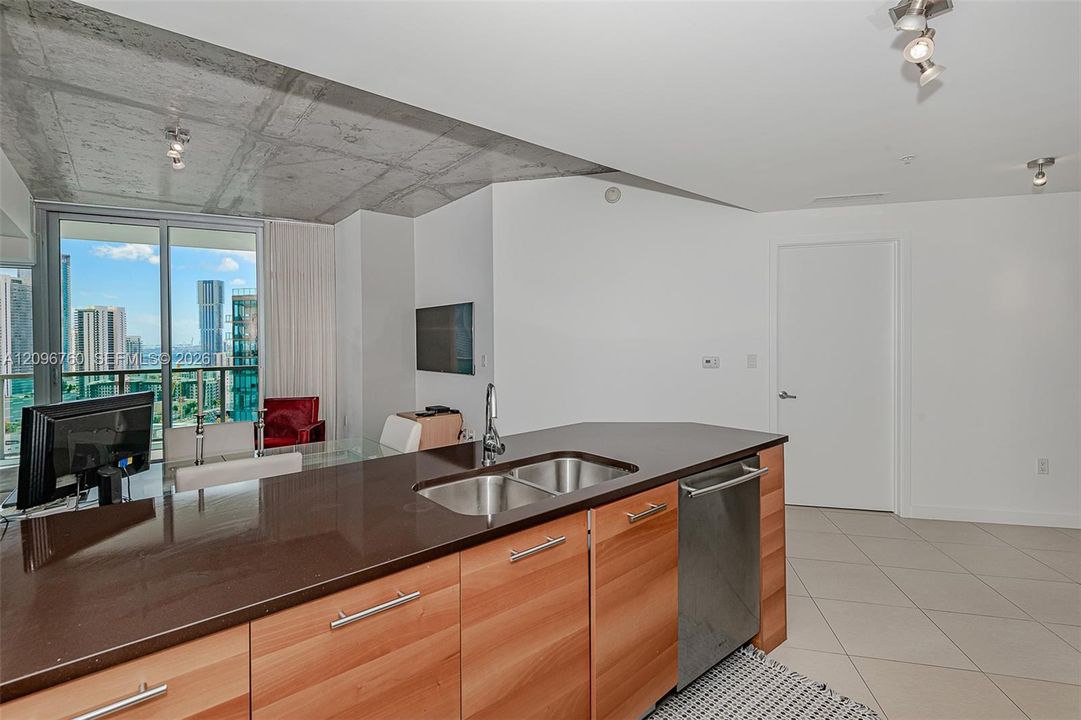 For Rent: $3,970 (1 beds, 1 baths, 861 Square Feet)