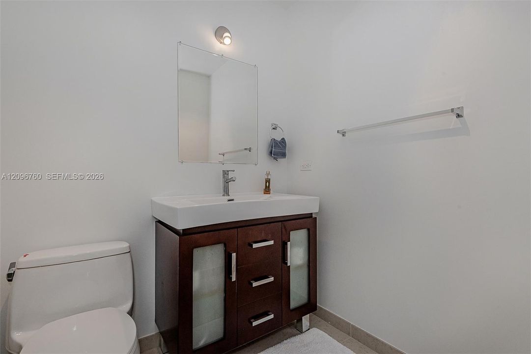 For Rent: $3,970 (1 beds, 1 baths, 861 Square Feet)