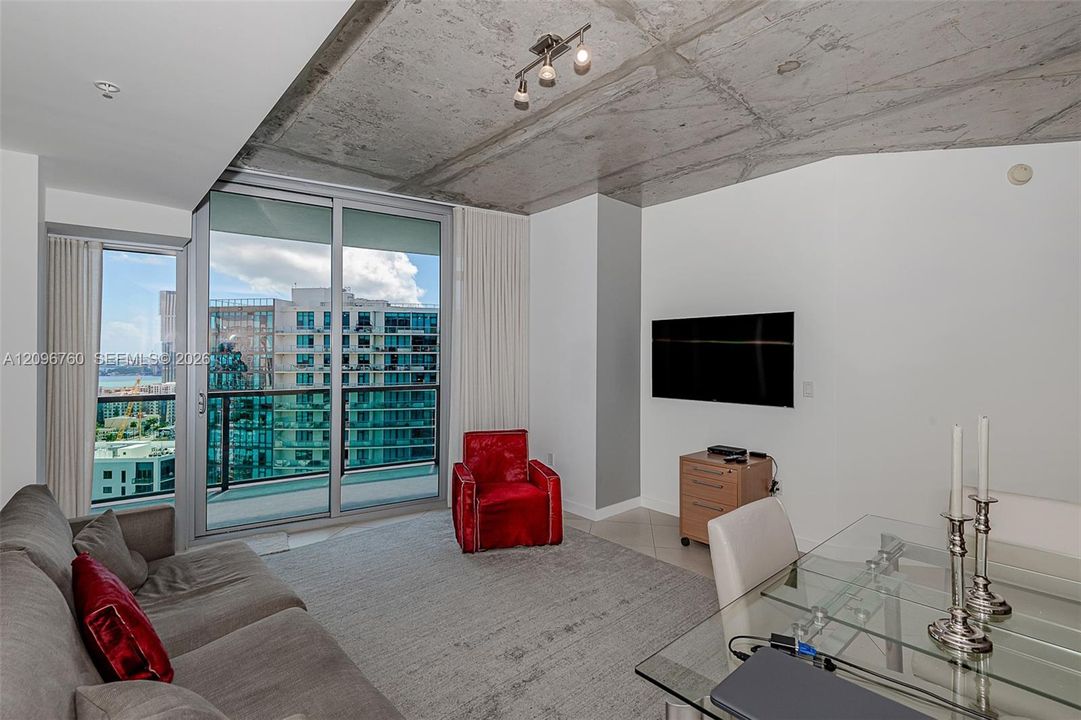 For Rent: $3,970 (1 beds, 1 baths, 861 Square Feet)