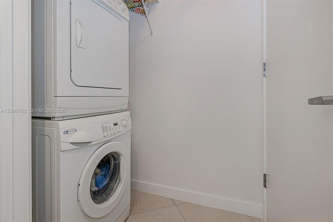 For Rent: $3,970 (1 beds, 1 baths, 861 Square Feet)
