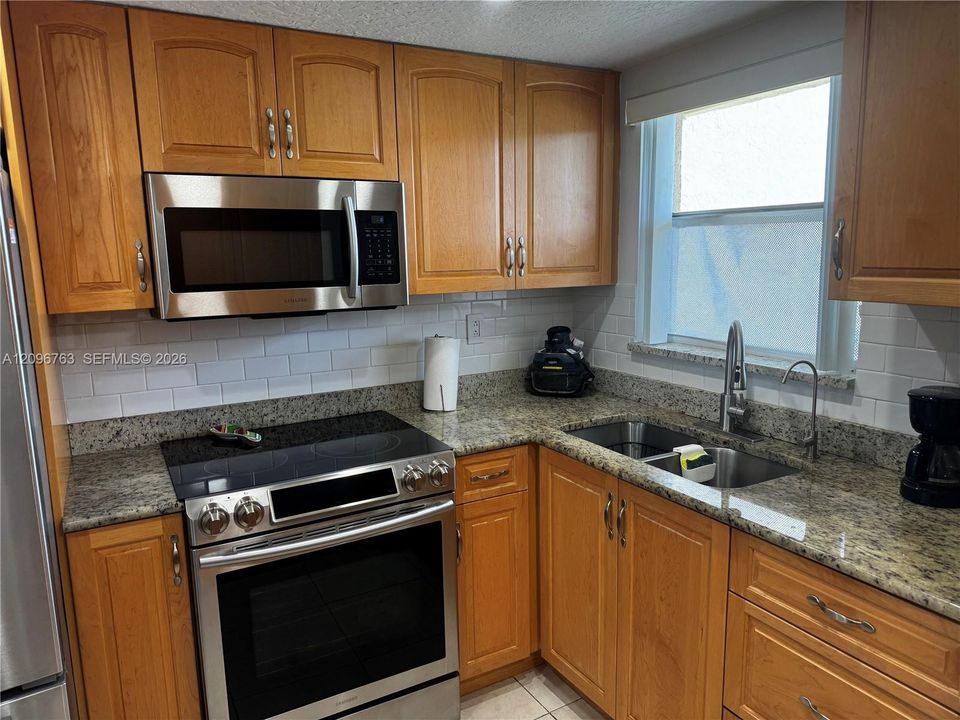 В аренду: $1,800 (2 спален, 2 ванн, 850 Квадратных фут)