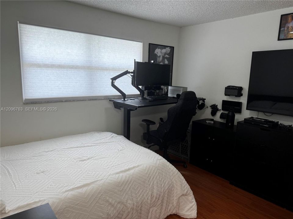 В аренду: $1,800 (2 спален, 2 ванн, 850 Квадратных фут)
