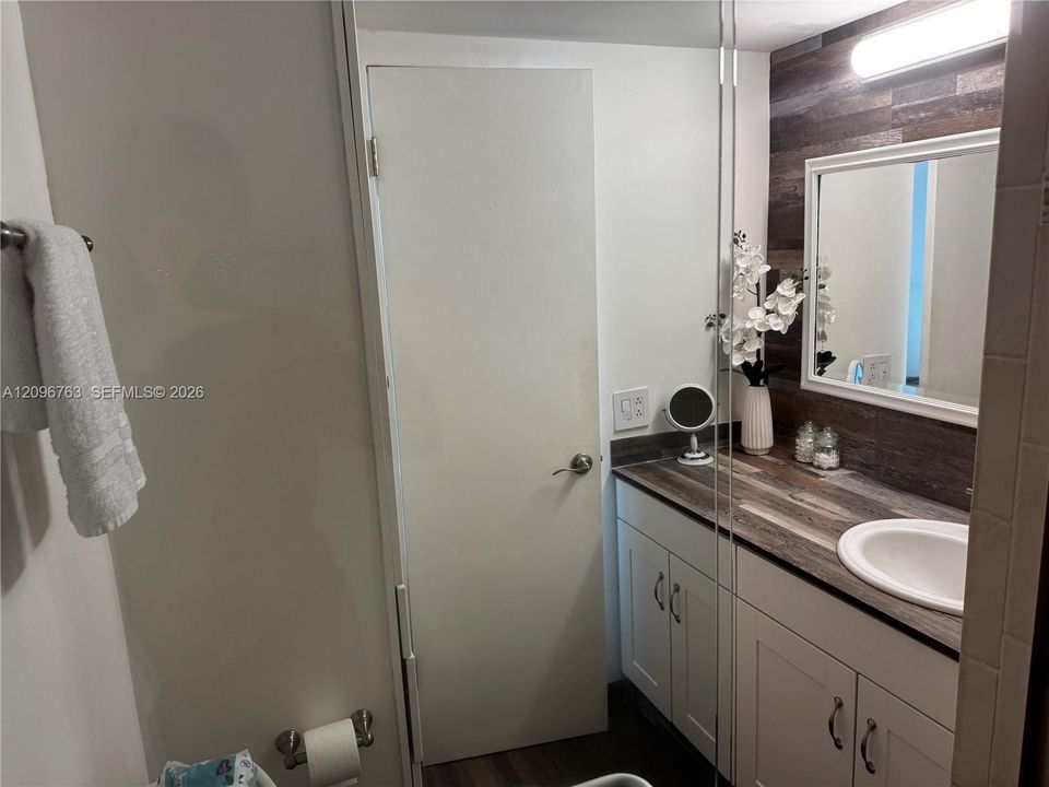 В аренду: $1,800 (2 спален, 2 ванн, 850 Квадратных фут)