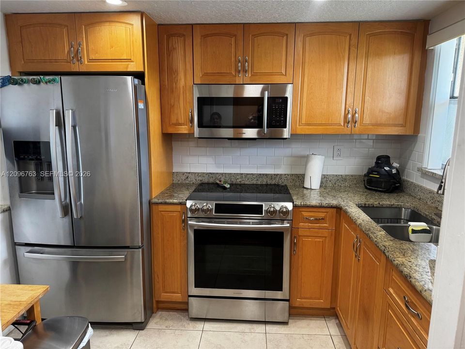 В аренду: $1,800 (2 спален, 2 ванн, 850 Квадратных фут)