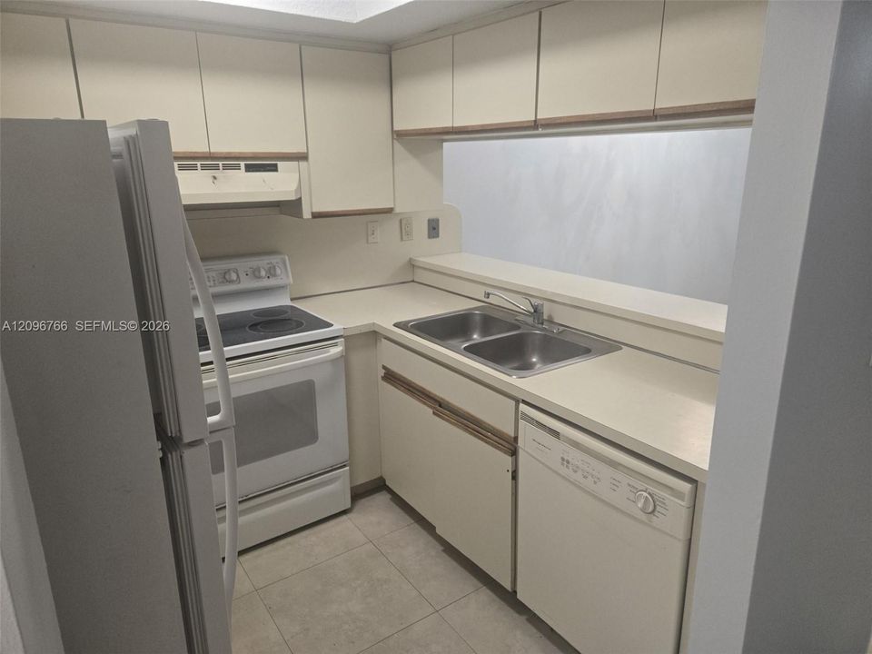En Venta: $309,000 (2 camas, 2 baños, 944 Pies cuadrados)