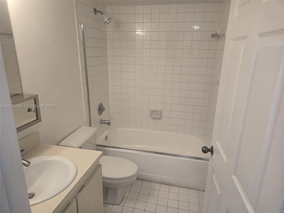 En Venta: $309,000 (2 camas, 2 baños, 944 Pies cuadrados)