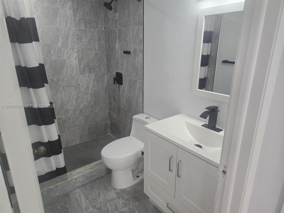 En Venta: $309,000 (2 camas, 2 baños, 944 Pies cuadrados)