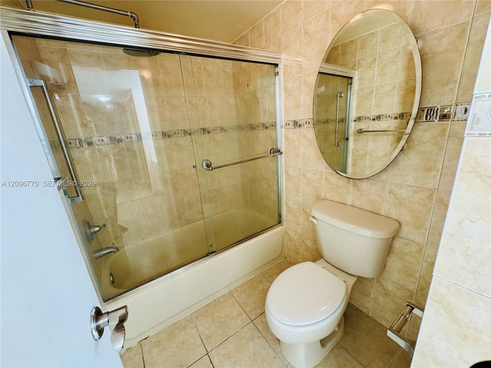 Guest 1/2 Bath