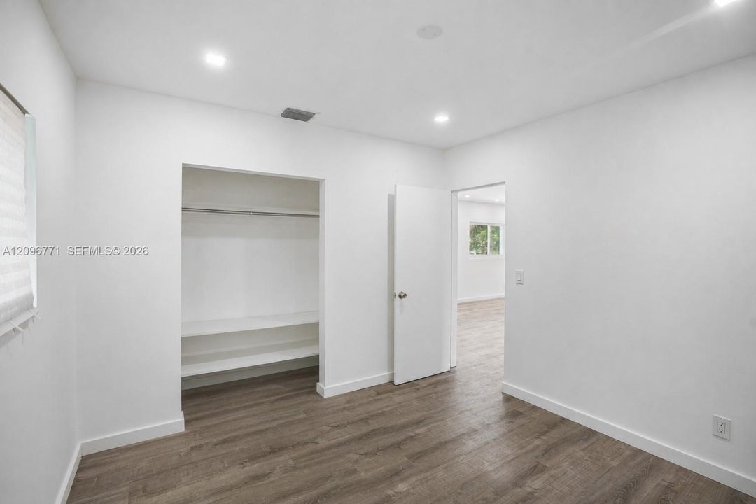 For Sale: $849,000 (3 beds, 3 baths, 965 Square Feet)