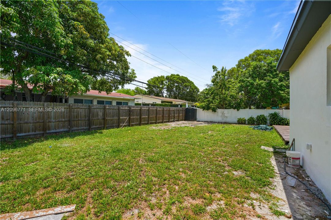 For Sale: $849,000 (3 beds, 3 baths, 965 Square Feet)