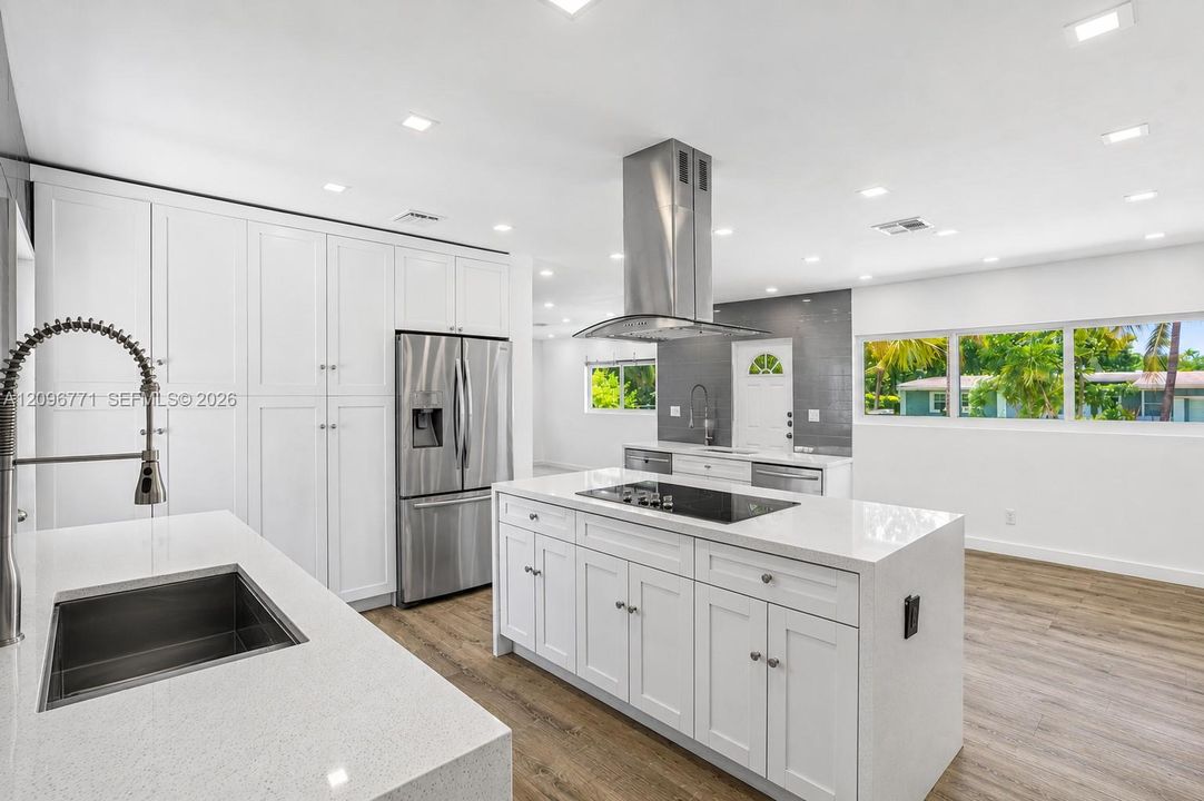 For Sale: $849,000 (3 beds, 3 baths, 965 Square Feet)