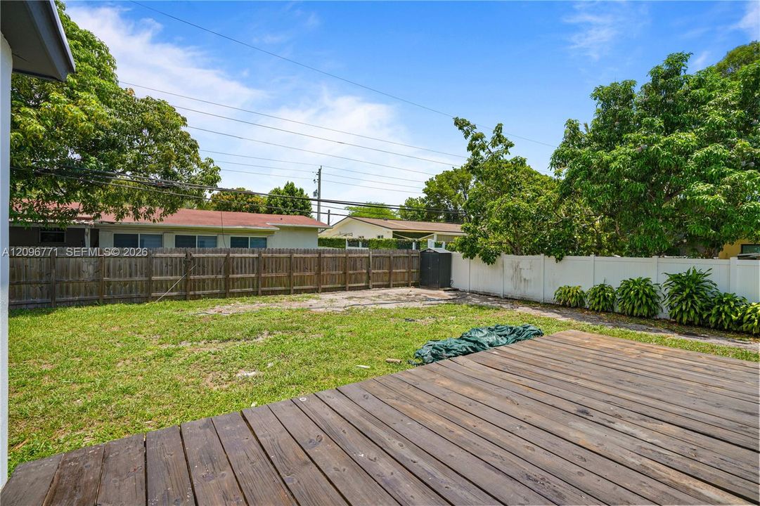 For Sale: $849,000 (3 beds, 3 baths, 965 Square Feet)