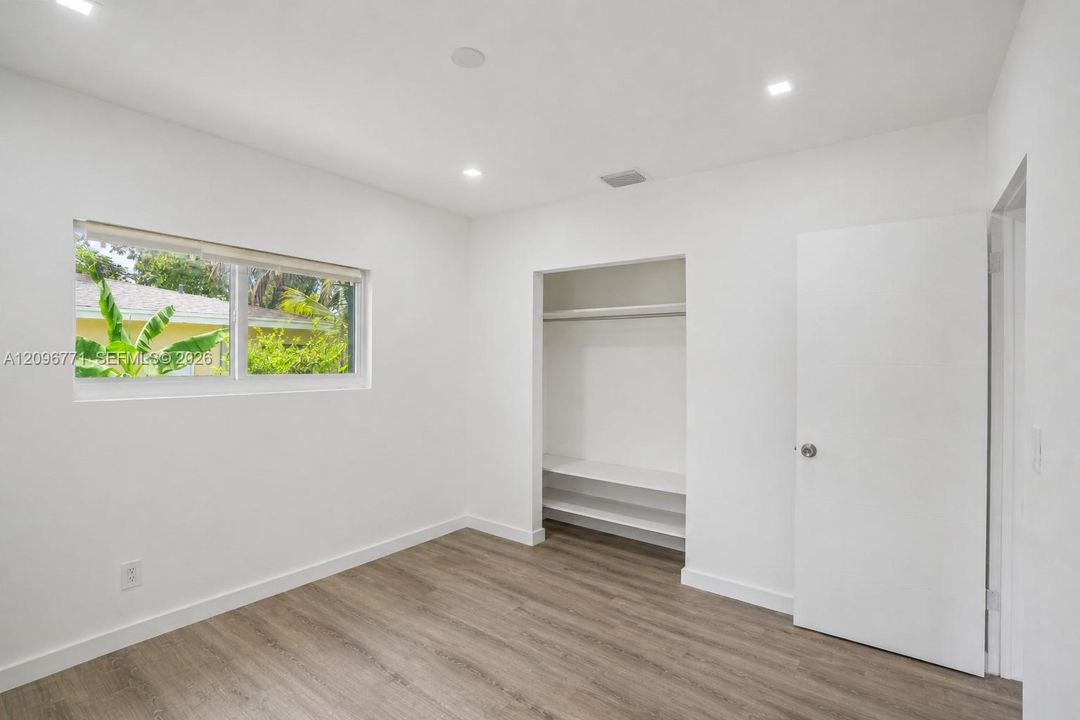 For Sale: $849,000 (3 beds, 3 baths, 965 Square Feet)