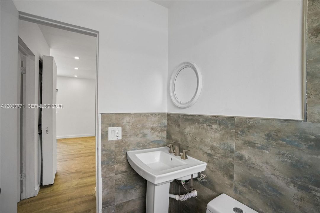 For Sale: $849,000 (3 beds, 3 baths, 965 Square Feet)