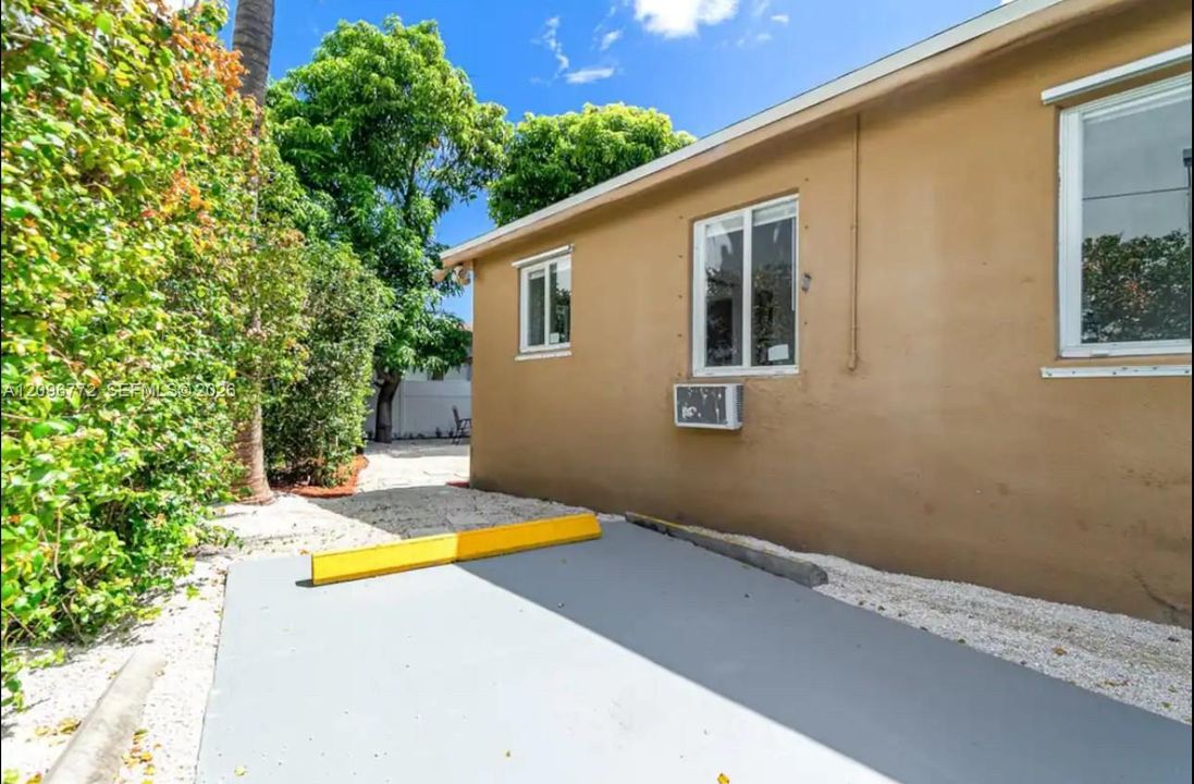 For Sale: $389,000 (3 beds, 2 baths, 1053 Square Feet)