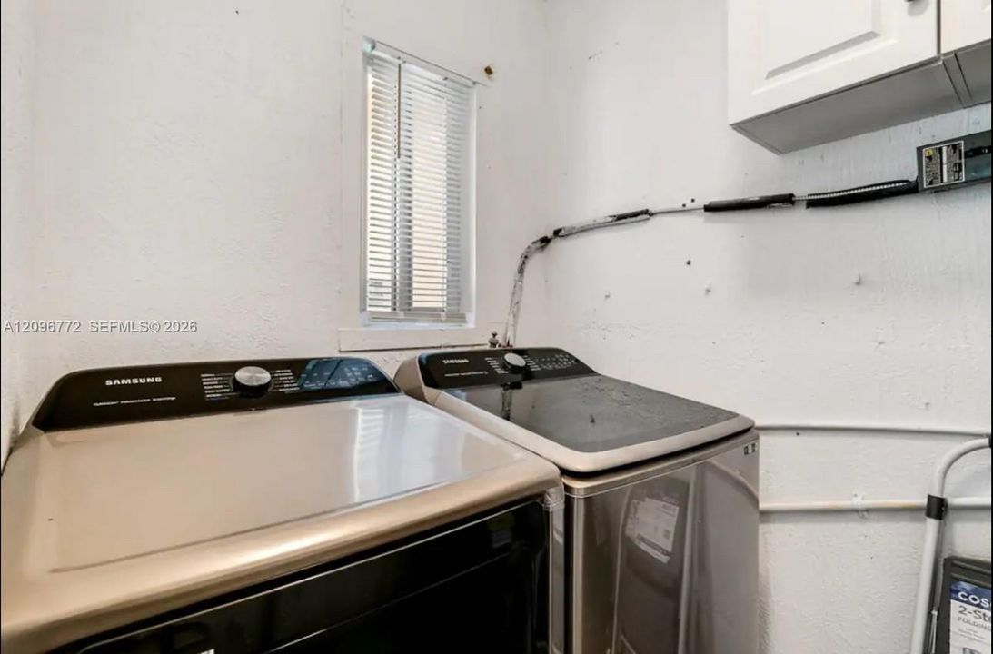 For Sale: $389,000 (3 beds, 2 baths, 1053 Square Feet)