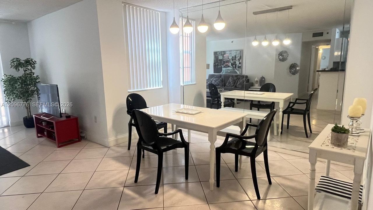 En Renta: $2,975 (2 camas, 2 baños, 1180 Pies cuadrados)
