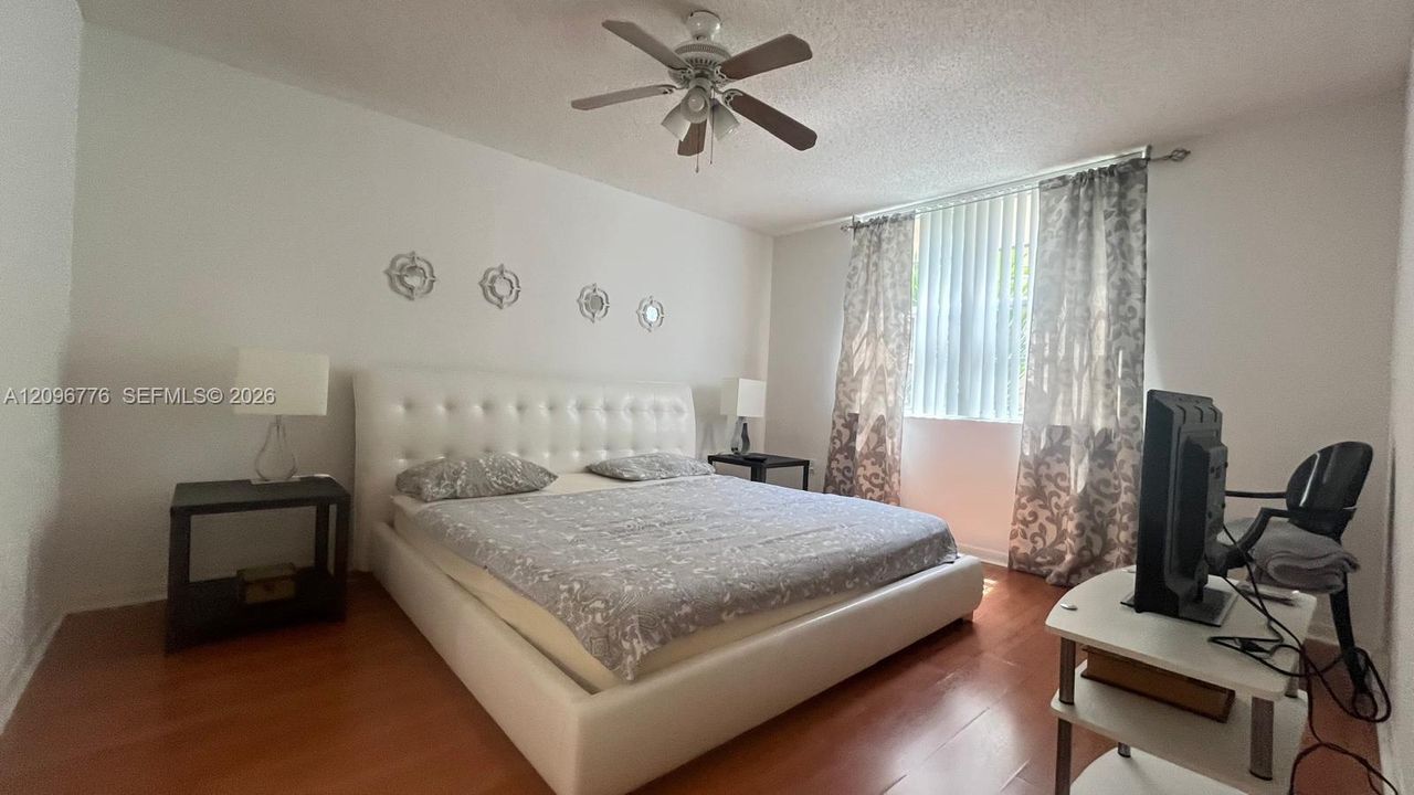 En Renta: $2,975 (2 camas, 2 baños, 1180 Pies cuadrados)