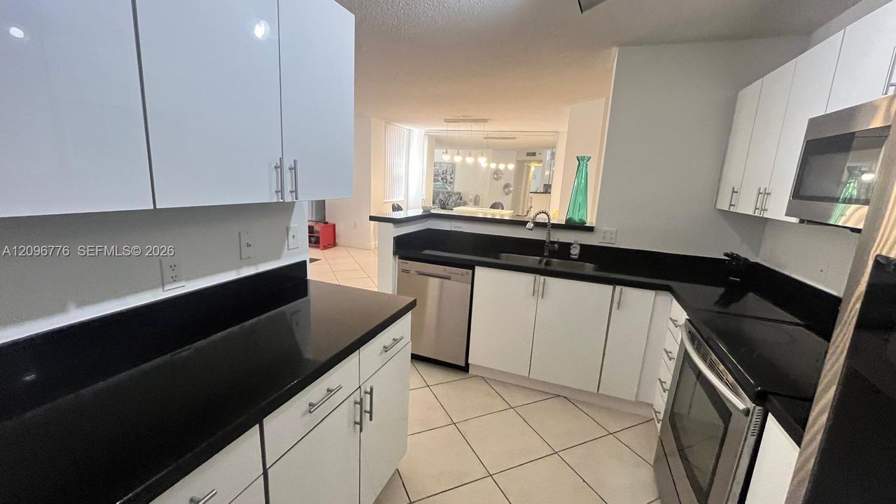 En Renta: $2,975 (2 camas, 2 baños, 1180 Pies cuadrados)