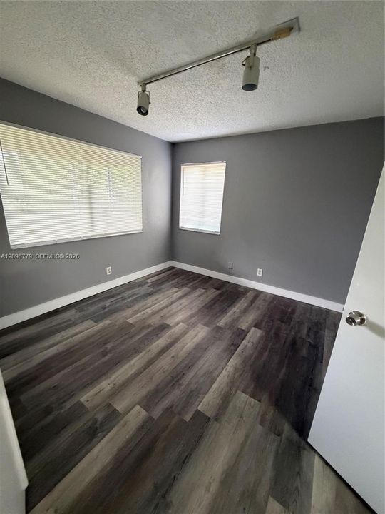 В аренду: $1,900 (2 спален, 1 ванн, 1035 Квадратных фут)