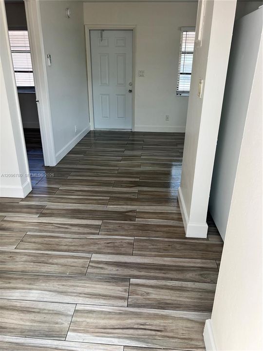 For Rent: $1,450 (1 beds, 1 baths, 2700 Square Feet)