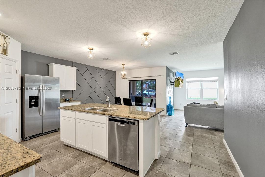 En Venta: $359,900 (4 camas, 2 baños, 1867 Pies cuadrados)