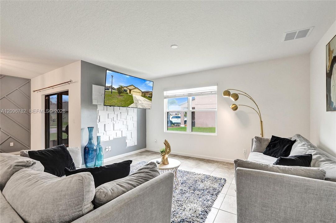 En Venta: $359,900 (4 camas, 2 baños, 1867 Pies cuadrados)