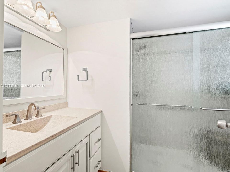 For Sale: $179,999 (2 beds, 2 baths, 1090 Square Feet)