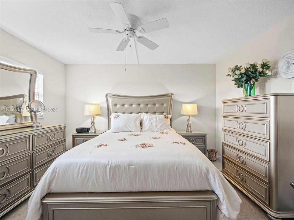 For Sale: $179,999 (2 beds, 2 baths, 1090 Square Feet)
