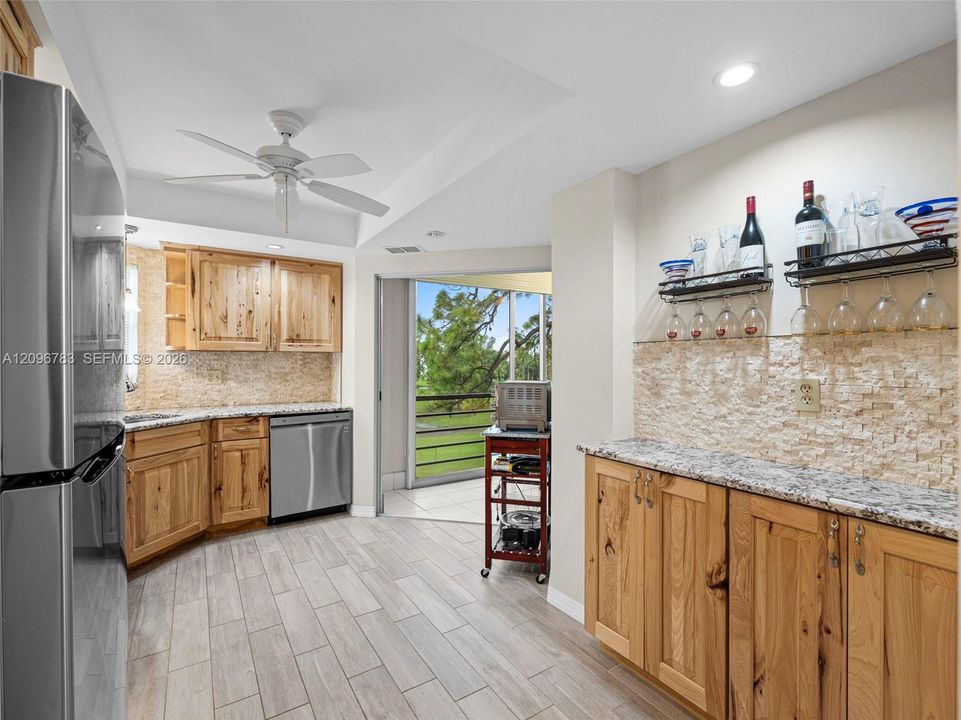 For Sale: $179,999 (2 beds, 2 baths, 1090 Square Feet)